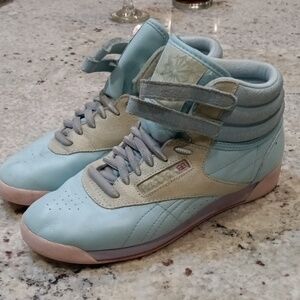 Vintage Reebok Women's High-Top Sneakers - Light Blue and Cream With Pink Soles